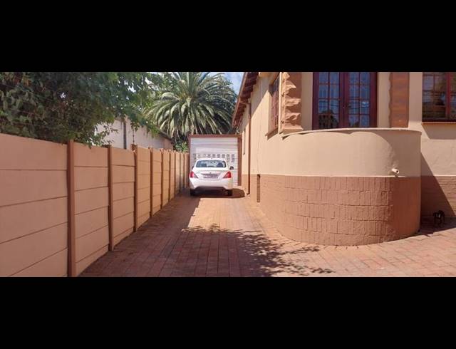 3 BEDROOM HOUSE FOR SALE IN KENSINGTON